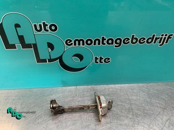 Butée 4portes avant droite d'un Peugeot 107 (107 05-), Autos : Pièces & Accessoires, Carrosserie & Tôlerie, -, 3 mois de garantie