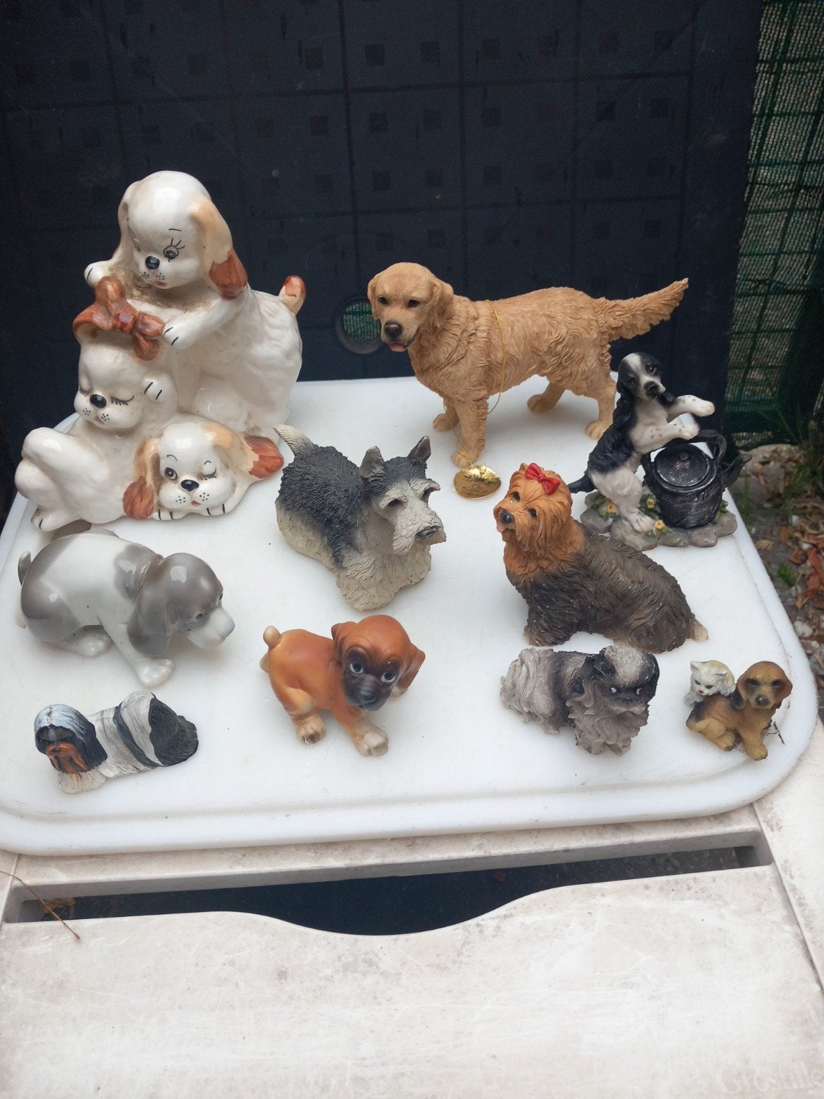 Honden beeldjes samen 10€, Ophalen