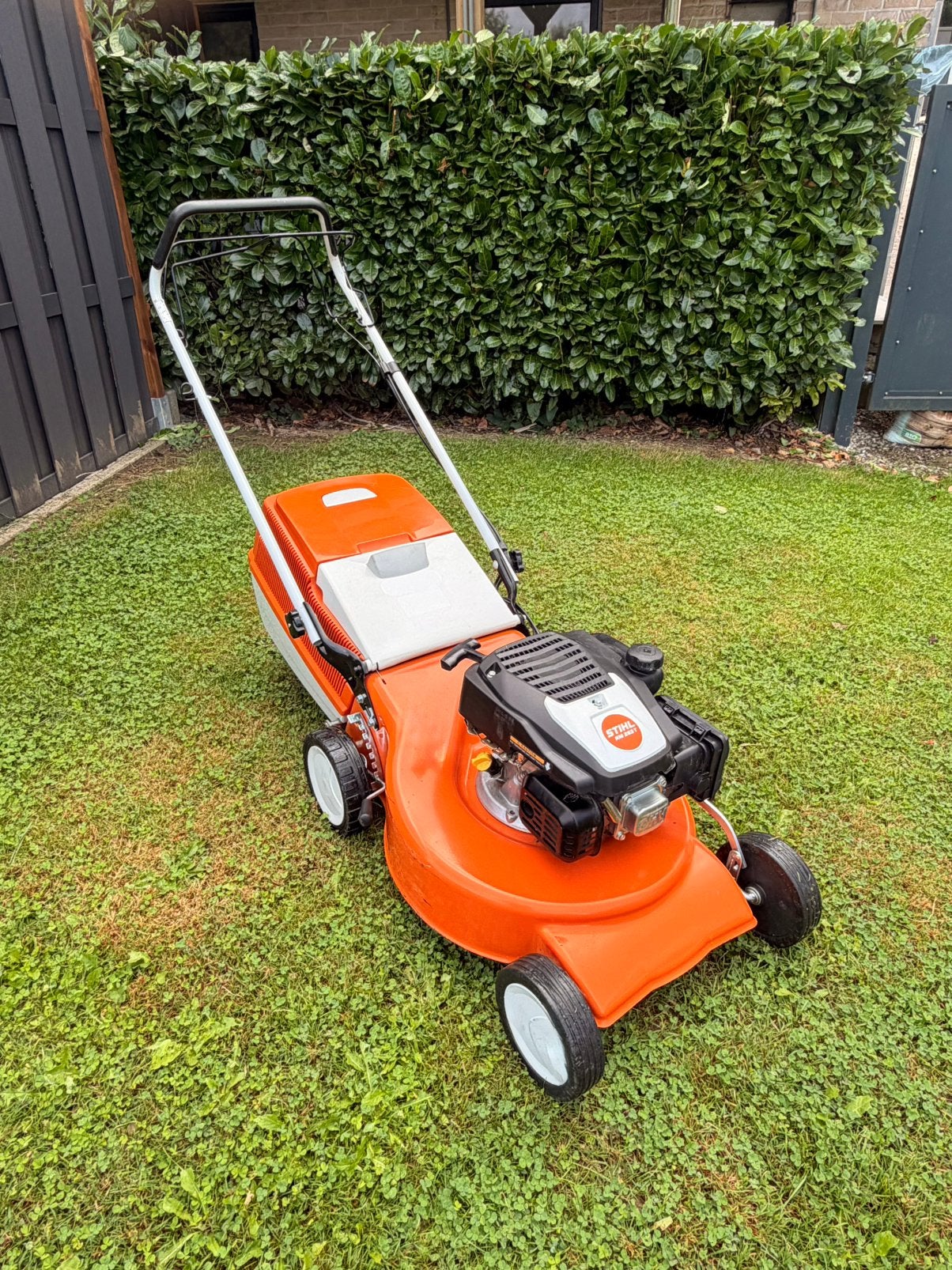 Tondeuse thermique STIHL Tractée – Très bon état, Jardin & Terrasse, Enlèvement, Comme neuf