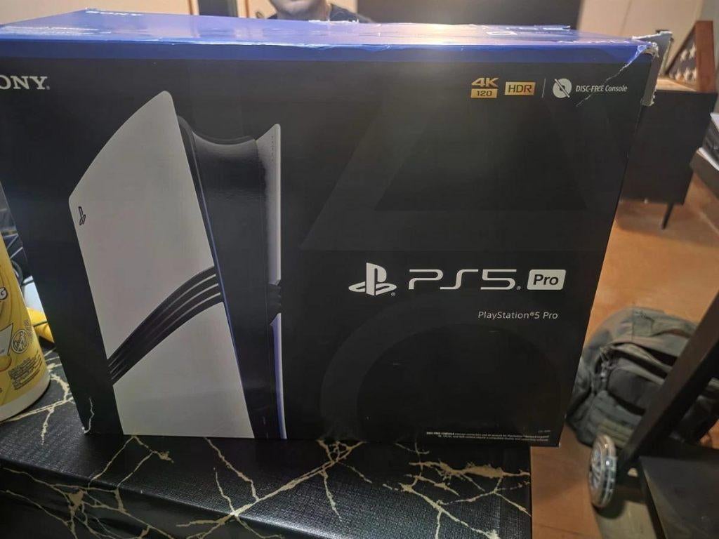 Sony PS5 Pro 4 TB Storage W/ Playstation Portal Included, Games en Spelcomputers, Spelcomputers | Sony PlayStation 5, Verzenden