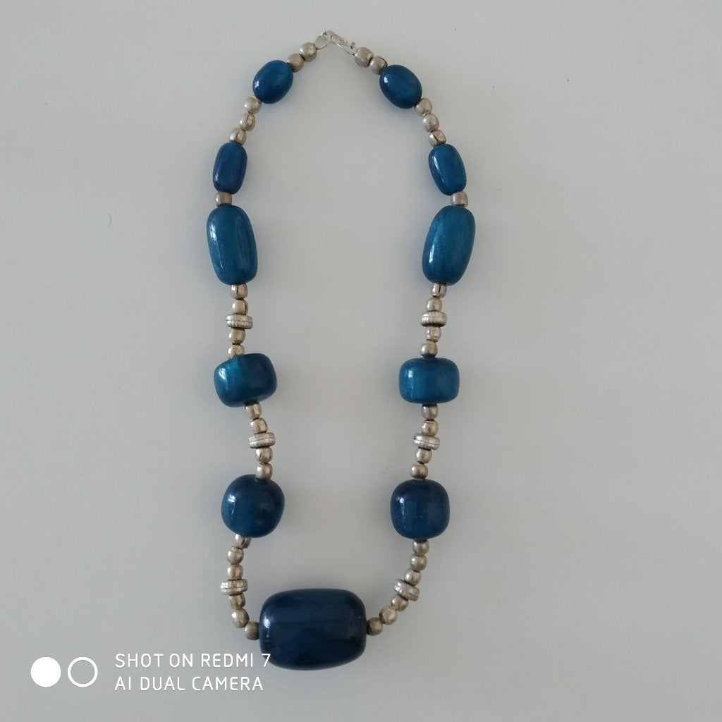 Collier fantaisie  - bleu et argent - neuf., Bijoux, Sacs & Beauté, Colliers, Enlèvement ou Envoi, Neuf, Bleu, Synthétique