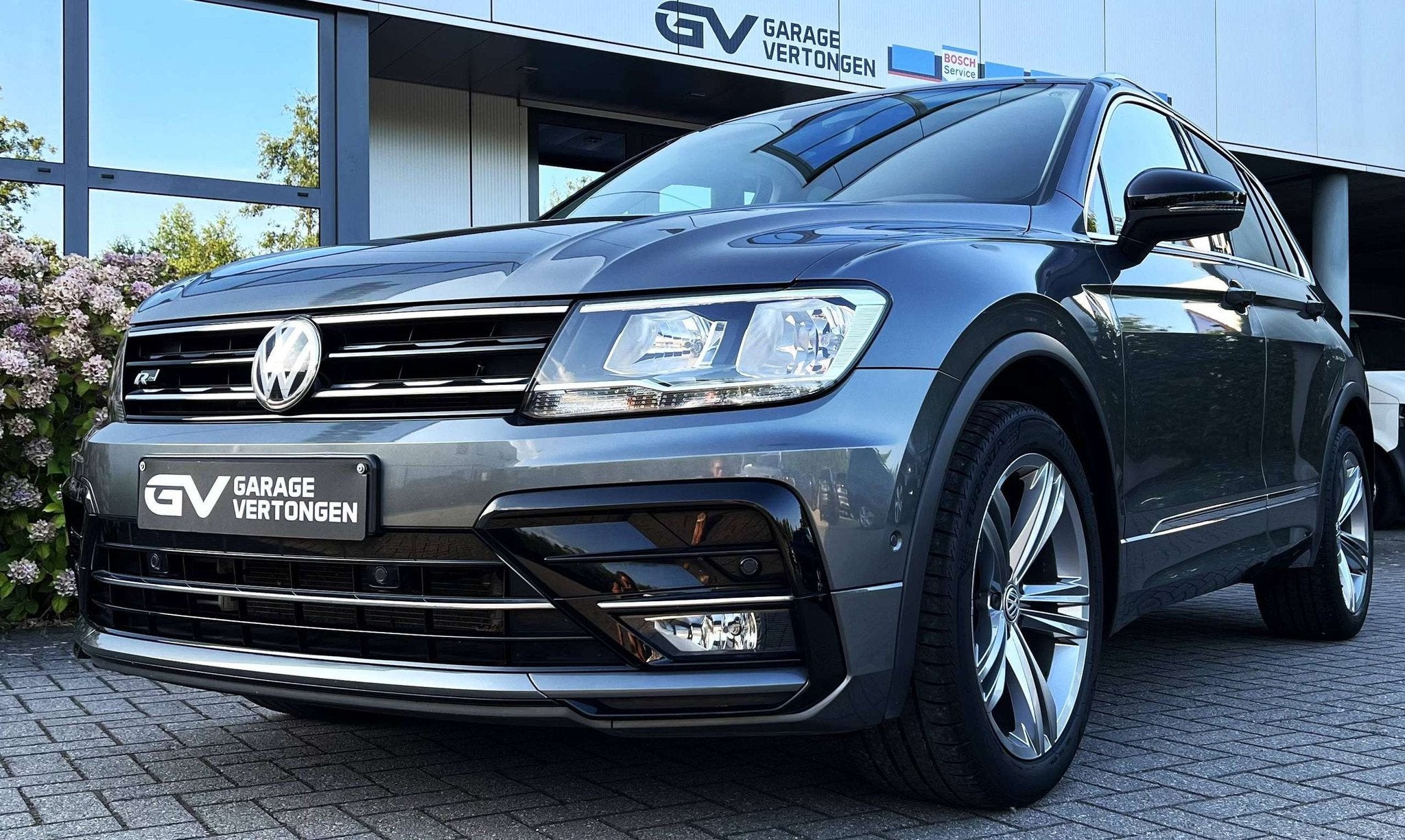 Volkswagen Tiguan 1.5 TSI ACT IQ Drive 150 PK * R Line *Acc*, Auto's, Stof, 4 cilinders, Lichtsensor, Bedrijf