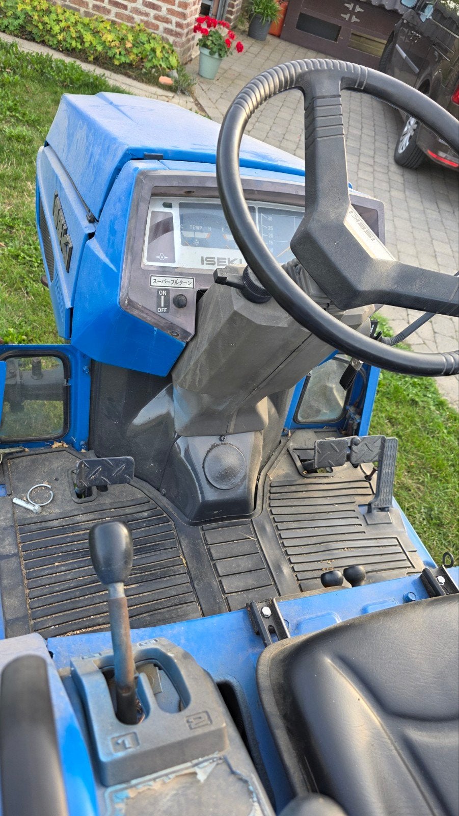 Iseki tu237f, Zakelijke goederen, Ophalen