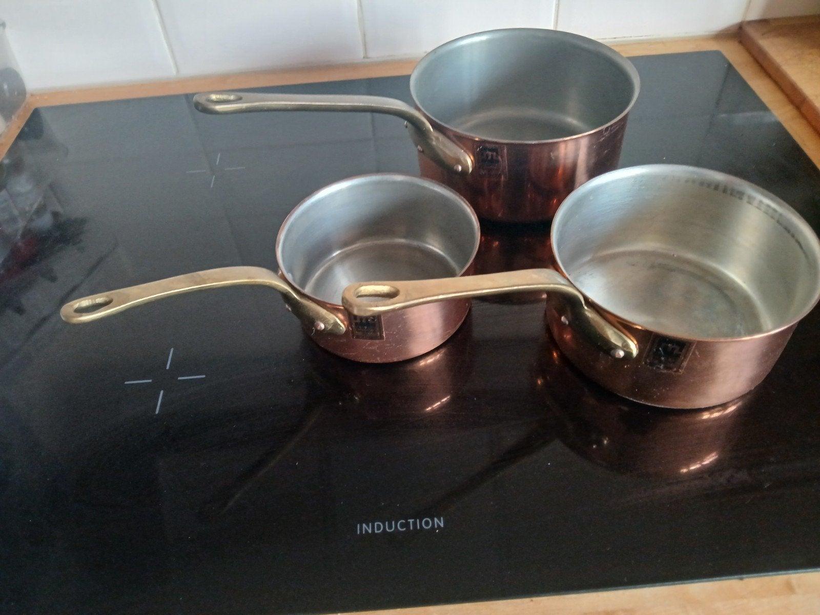 Drie vertinde koperen potjes, Enlèvement, Aldi