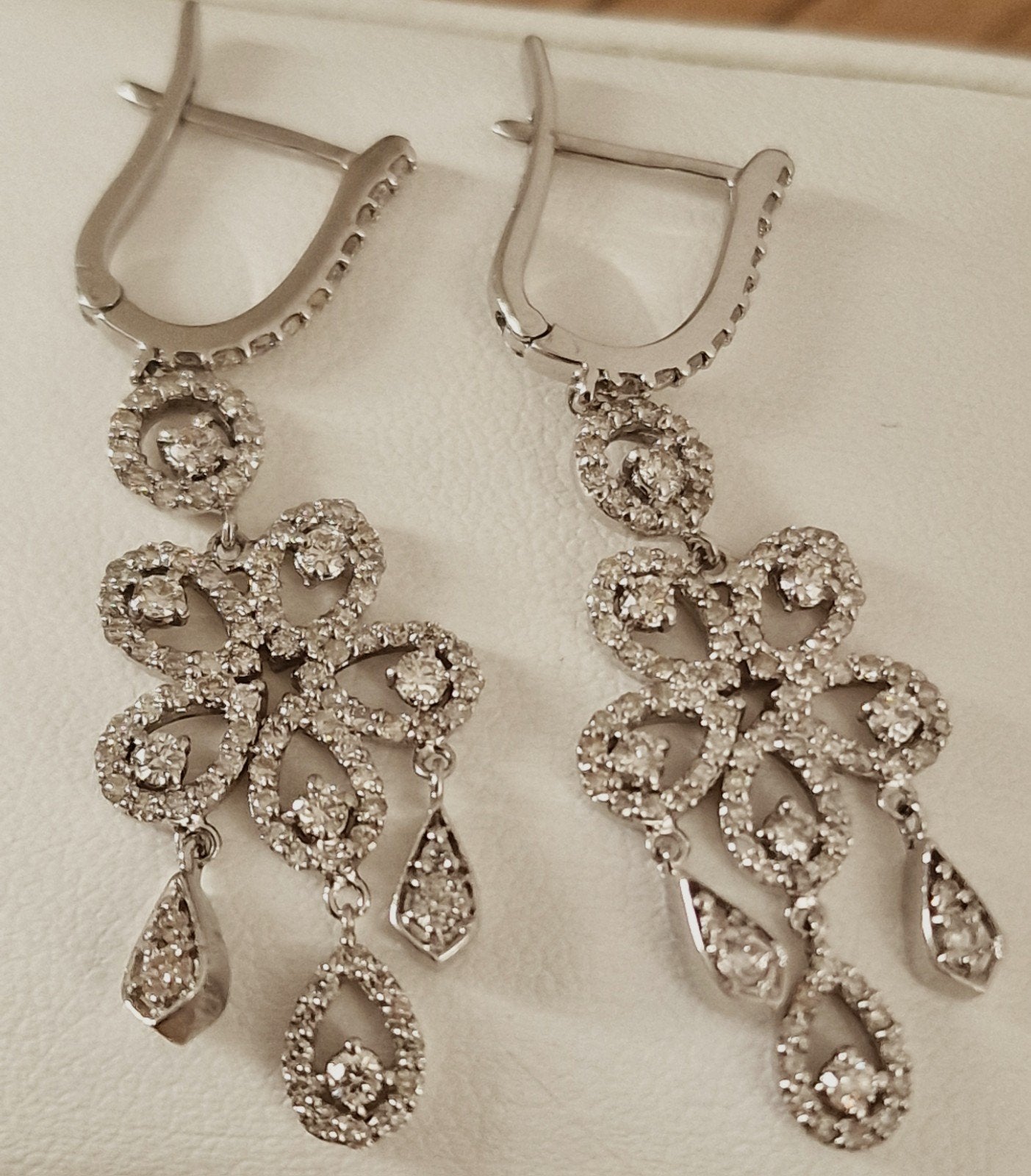 Boucle d'oreille en or blanc avec diamant 18k, Ophalen, Zo goed als nieuw, Wit, Goud