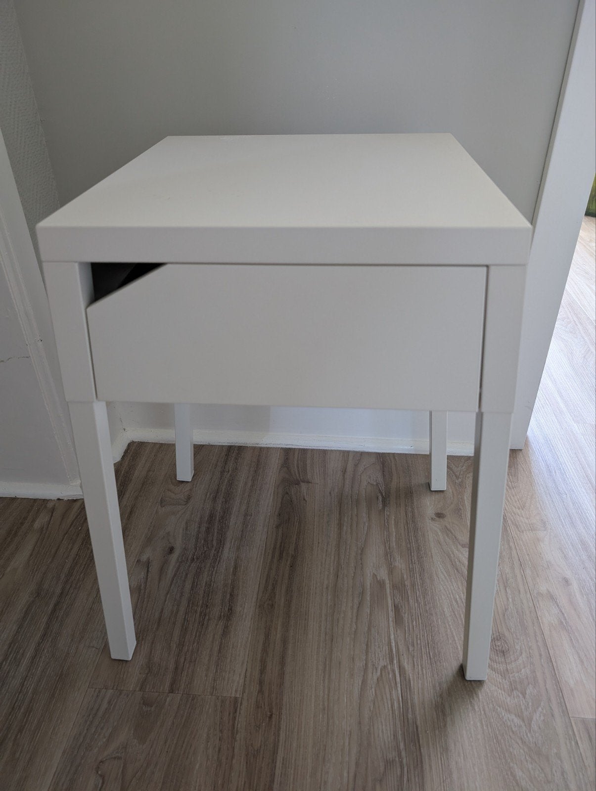 Table de chevet en métal blanc, Maison & Meubles, Moins de 45 cm, Enlèvement, Utilisé, Métal ou Aluminium