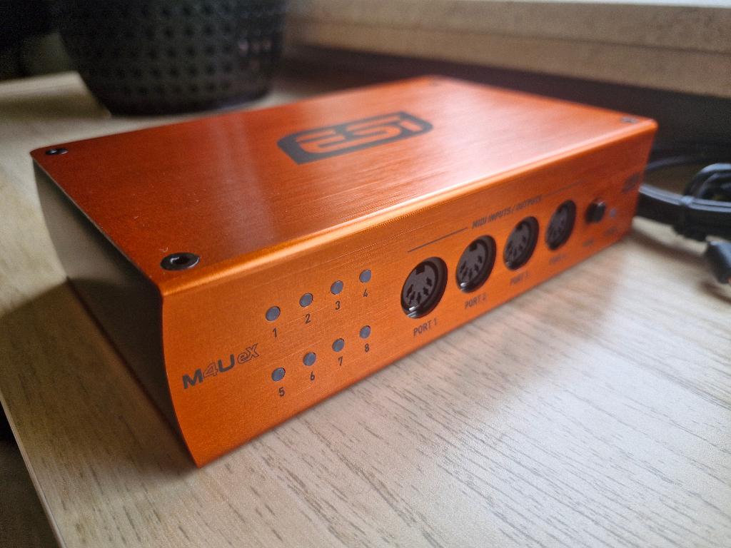 ESI M4UeX MIDI interface 8 ports + USB hub, Muziek en Instrumenten, Midi-apparatuur, Ophalen of Verzenden, Zo goed als nieuw