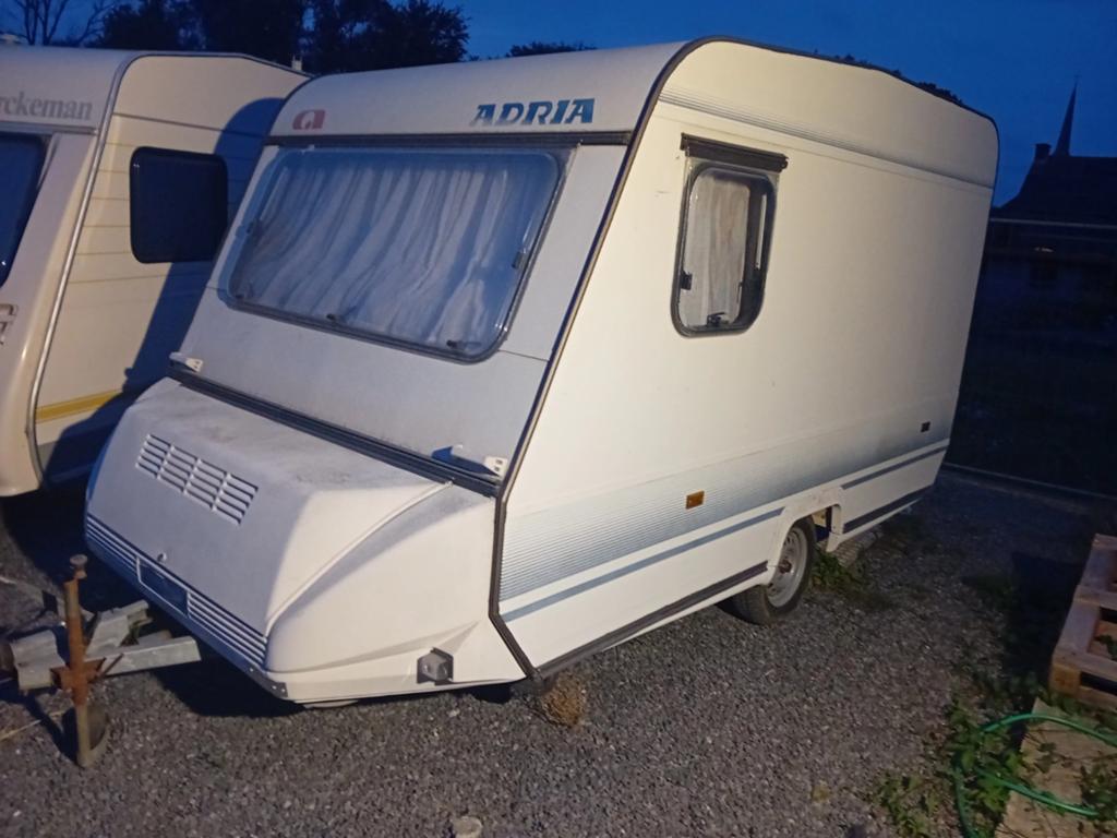 Caravan 750 kg, Vast bed, Kleine zit, Particulier, Adria