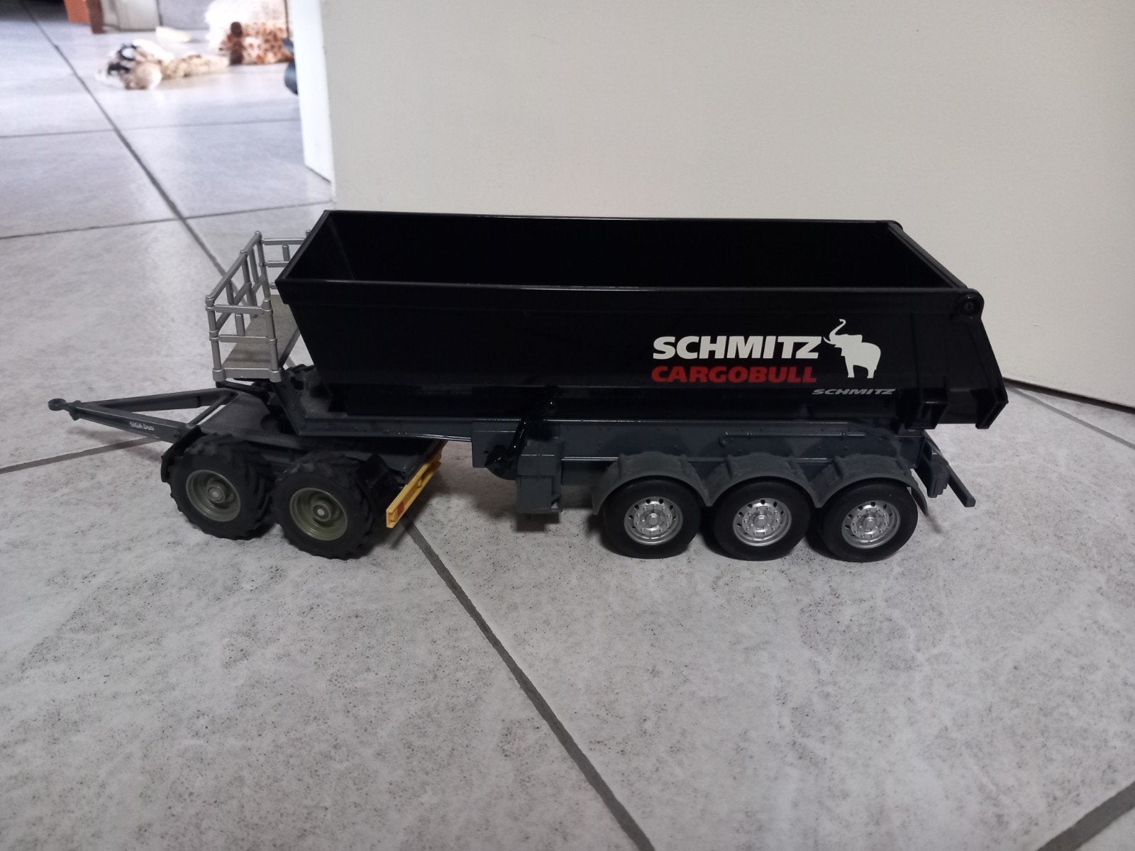 kipper Schmitz  cargobull van Siku, Hobby & Loisirs créatifs, Voitures miniatures | 1:32, Enlèvement, Comme neuf, Bus ou Camion