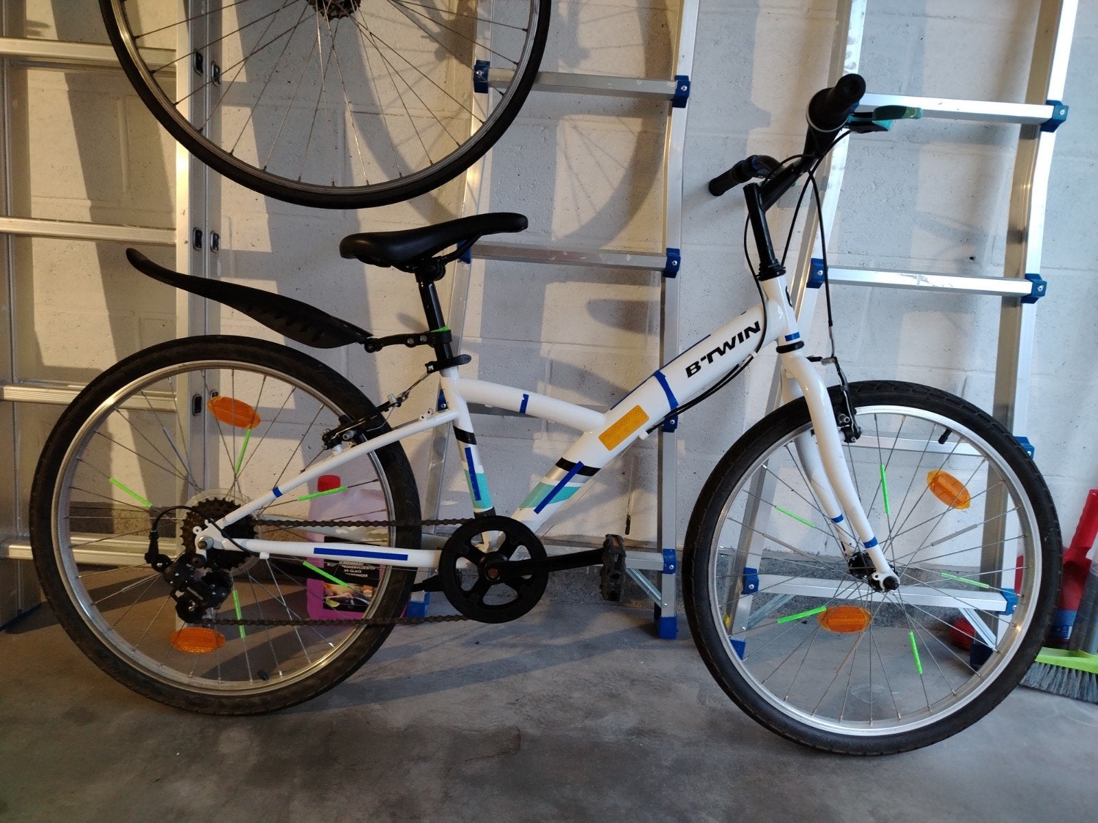 Vélo enfant garçon B-twin - Decathlon customisé - occasion., Vélos & Vélomoteurs, Vitesses, 24 pouces, Enlèvement, Utilisé