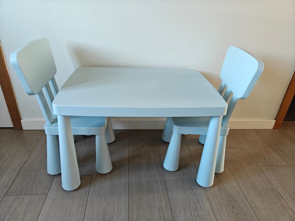 Kindertafel en twee stoelen Ikea Mammut, Kinderen en Baby's, Ophalen