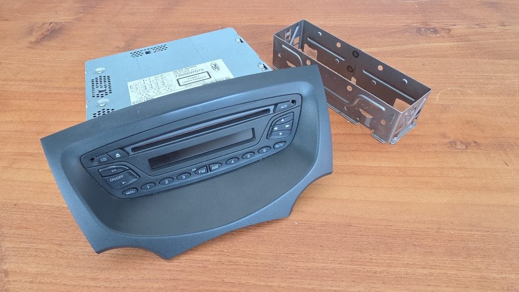 Originele Ford Ka II radio/CD met front en montageframe, Enlèvement ou Envoi, Utilisé