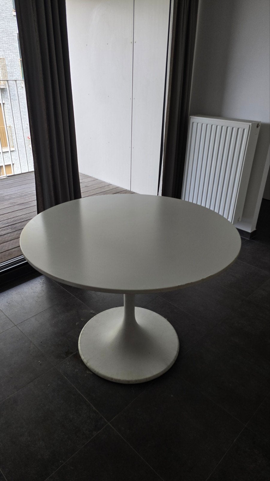 Ikea eettafel, Ophalen