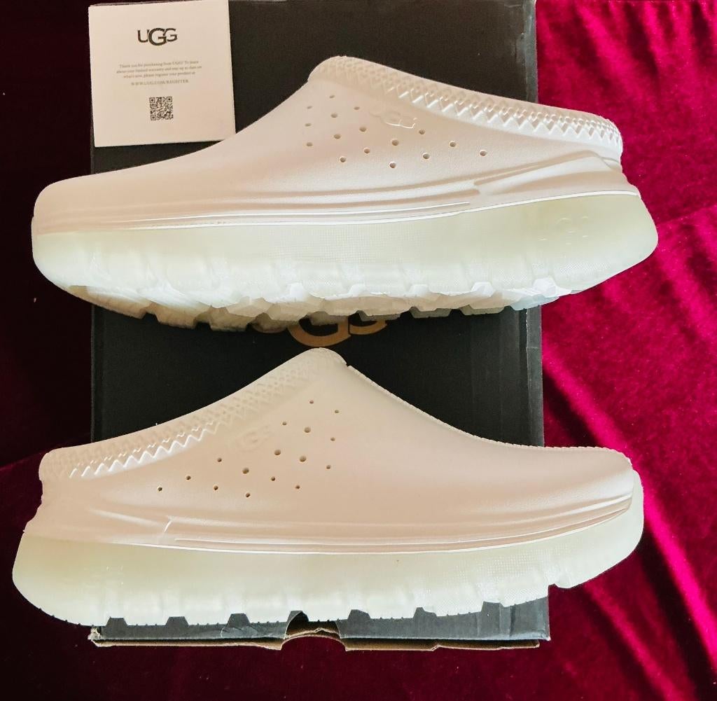 UGG Tasman Sport witte  - Nieuw - T43 Super Comfortabel!, Kleding | Heren, Schoenen, Nieuw, Klompen, Wit, Ophalen of Verzenden