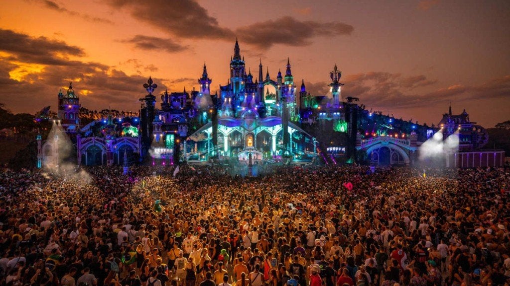 2x Vrijdag 17 juli Bracelets Tomorrowland, Contacts & Messages, Appels Sport, Hobby & Loisirs