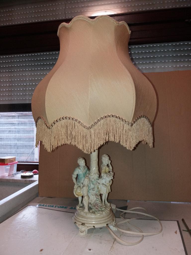 Lampedaire met kap, Ophalen