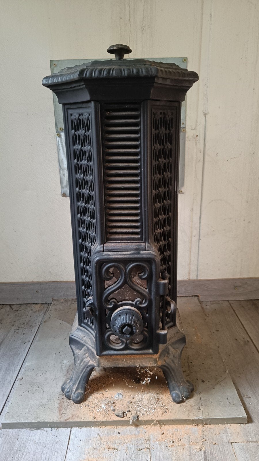 Ancien poêle en fonte de Godin datant de 1958, Enlèvement
