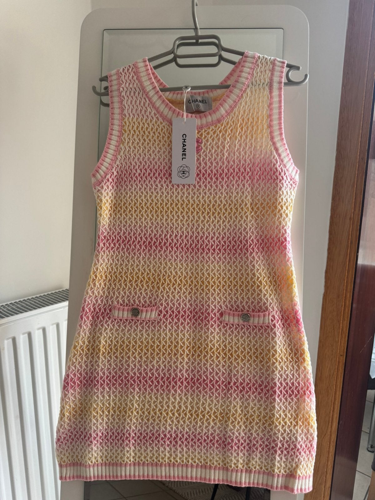 Robe jaune et rose Chanel – Taille M, Taille 38/40 (M), Au-dessus du genou, Comme neuf, Jaune