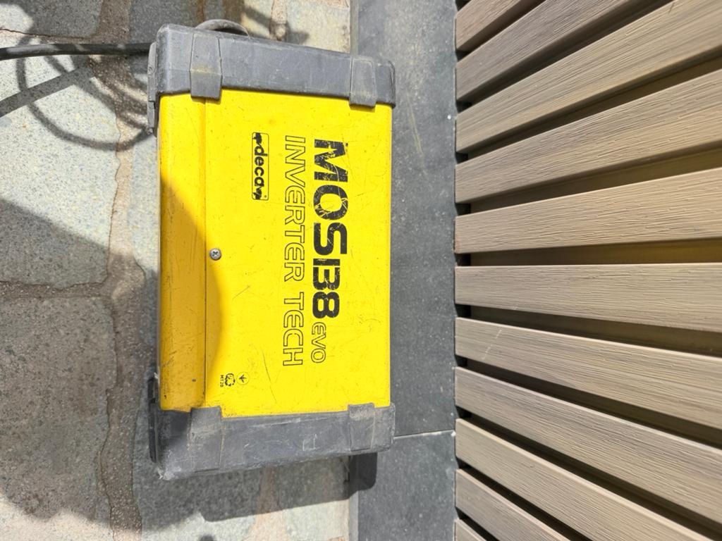 Deca MOSB8 EVO inverter lasapparaat + helm + elektroden, Doe-het-zelf en Bouw, Ophalen, Zo goed als nieuw