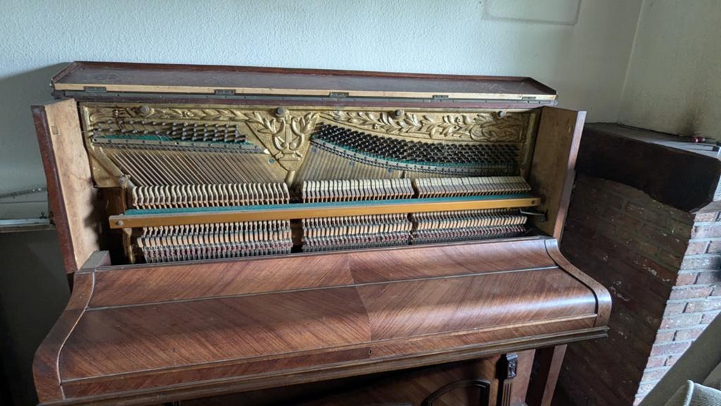 Gratis piano.  Moet gestemd worden, Ophalen, Piano