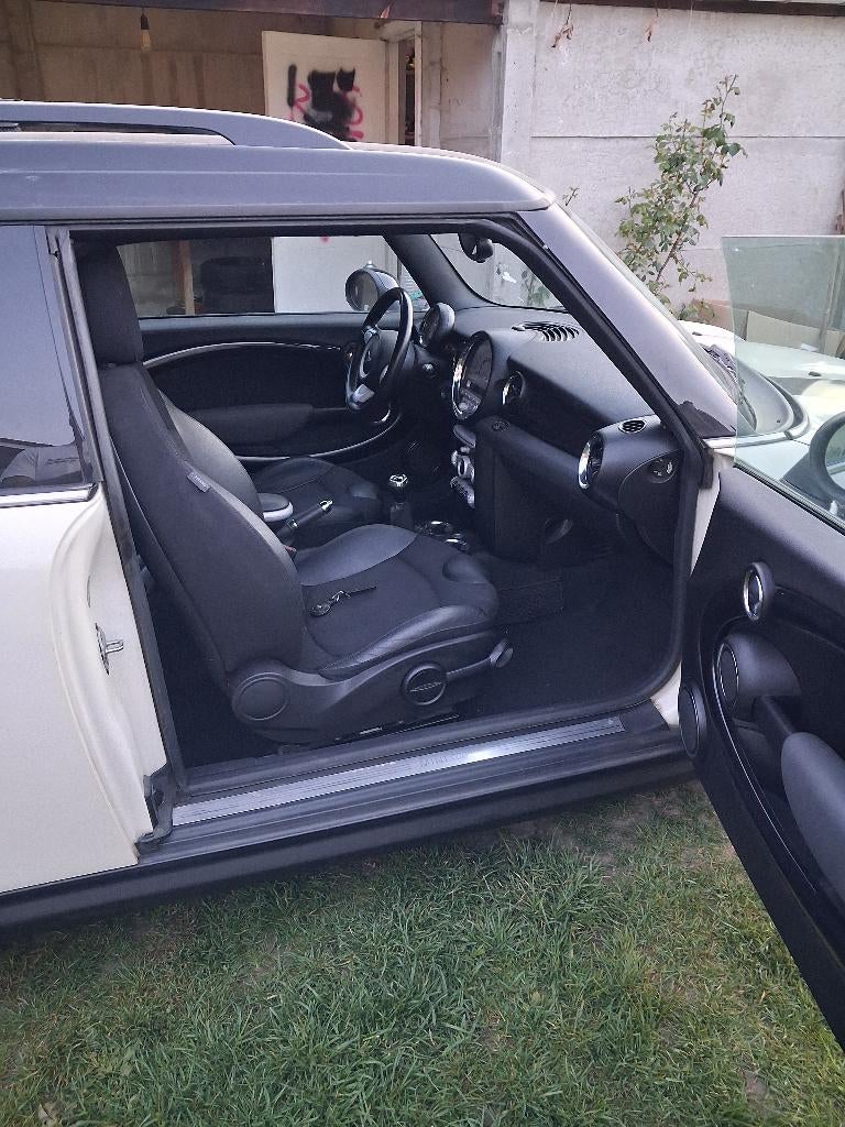 Mini clubman 2010,benzine ,top-staat, 160,000km, Auto's, Mini, Voorwielaandrijving, 4 cilinders, Leder en Stof, Beige