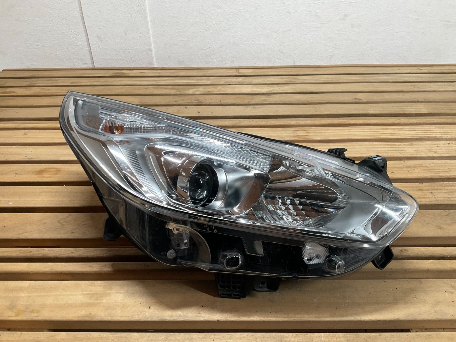 Koplamp Ford S-MAX S-MAX GALAXY MK2 90074997 EM2B13W029Aj Dr, Info@ford.com, Ford Motor Company, American Road 1
48126  Dearborn