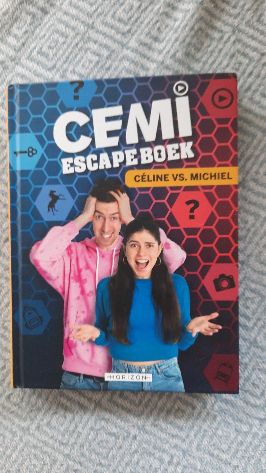 Céline Dept - Céline vs. Michiel CEMI Escapeboek, Ophalen of Verzenden, Zo goed als nieuw, Céline Dept; Michiel Callebaut