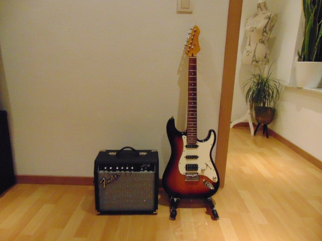 Stratocaster VGS RoadCruiser VST-110 + Fender Frontman 15G, Musique & Instruments, Enlèvement, Neuf, Autres types