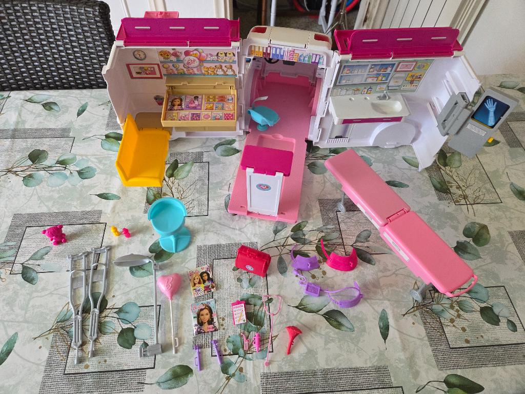 Barbie ambulance met accessoires, Enlèvement, Comme neuf, Barbie