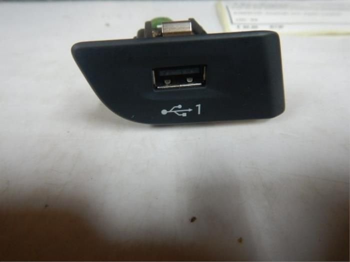 AUX/USB aansluiting Audi Q2 (22732796), Auto-onderdelen, Ophalen of Verzenden, Gebruikt