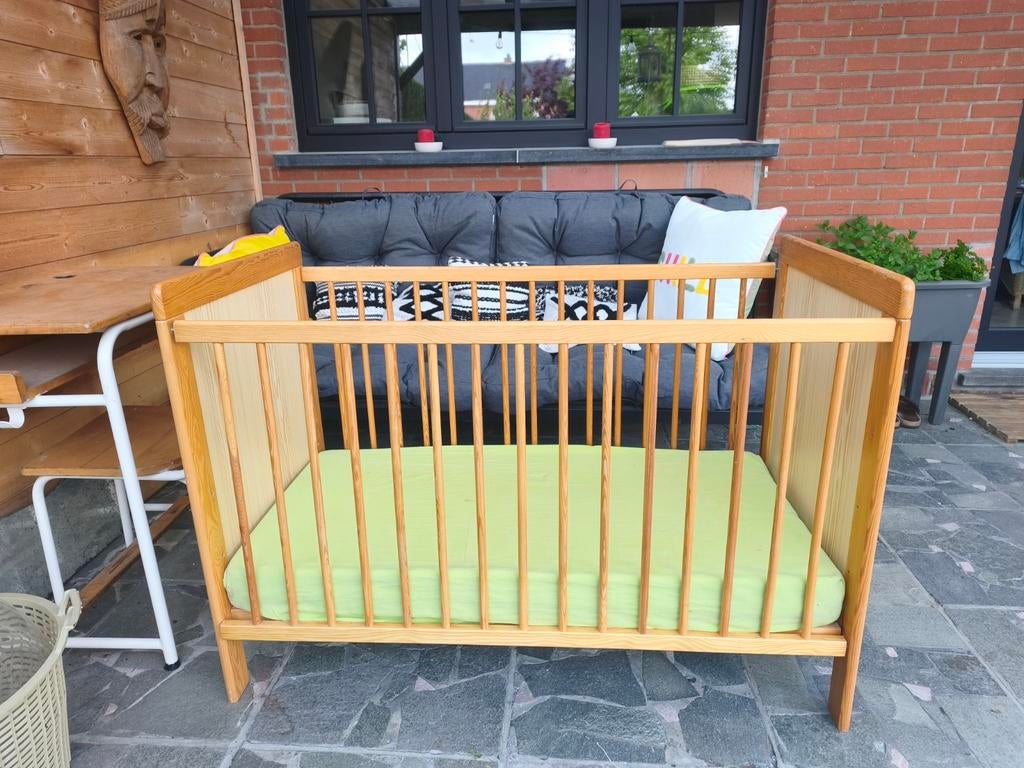 Lit bébé évolutif en bois avec matelas lavable 40€, Enlèvement, Lit