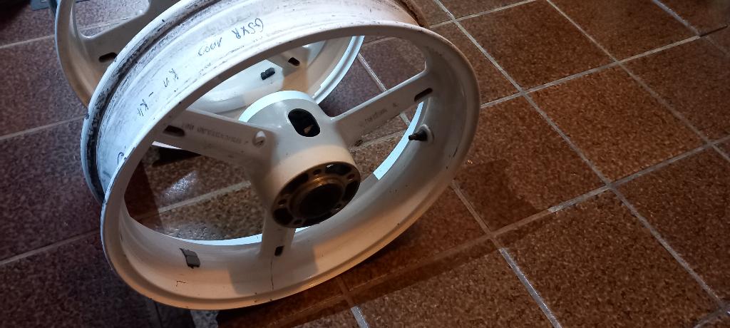 2 velgen en uitlaatonderdelen SUZUKI GSXR 1000 600 750  2001, Motoren, Ophalen, Gebruikt