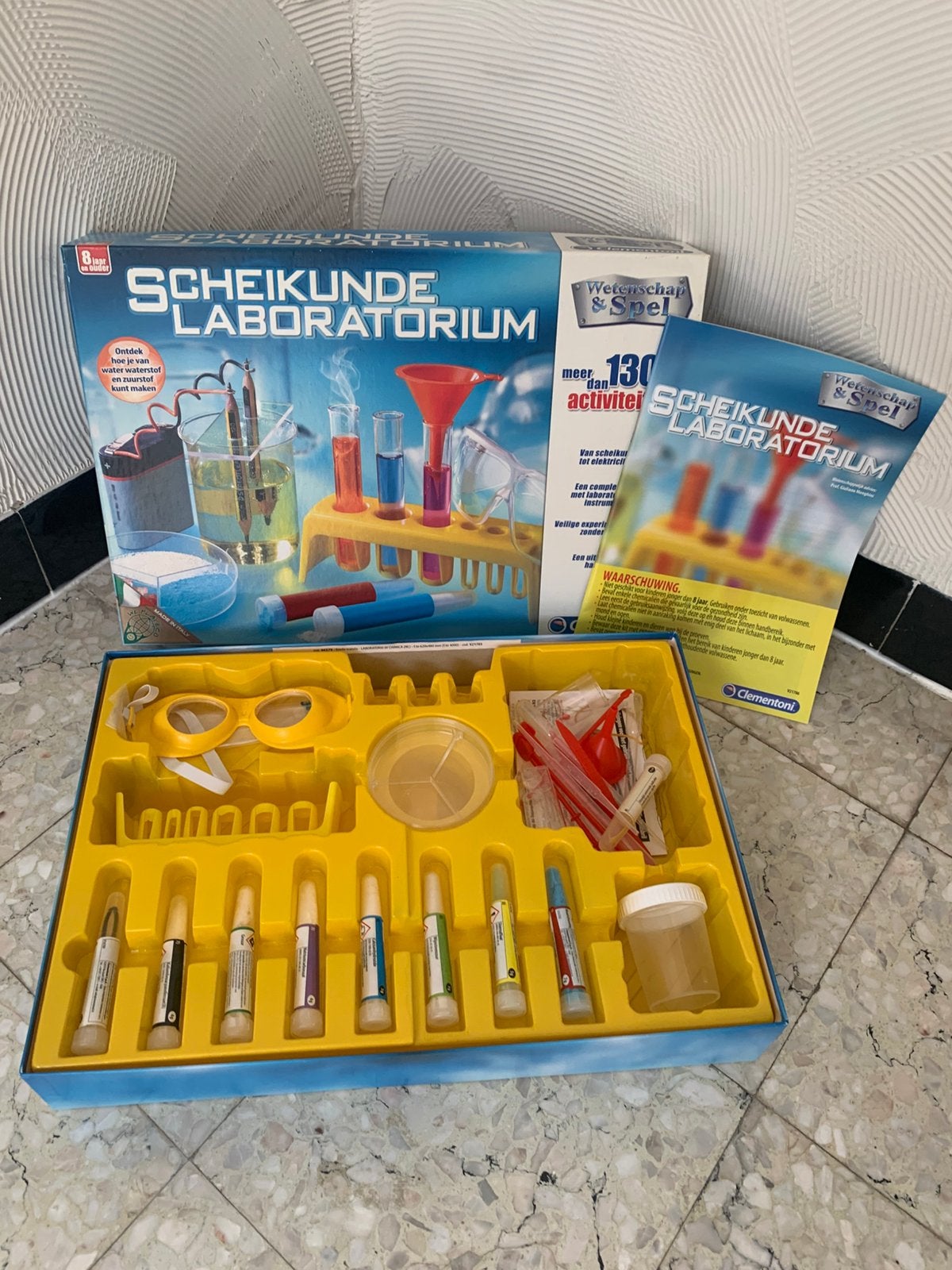 Scheikundelaboratorium, Ophalen, Zo goed als nieuw