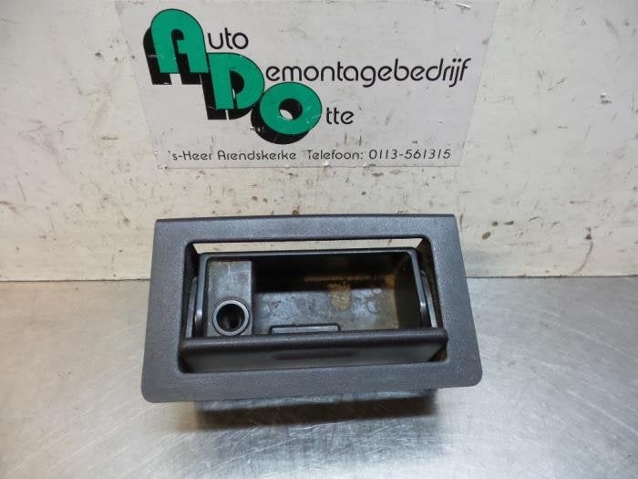 Cendrier arrière d'un BMW 3-Serie (3-Serie 90-), -, 3 mois de garantie, Utilisé, -