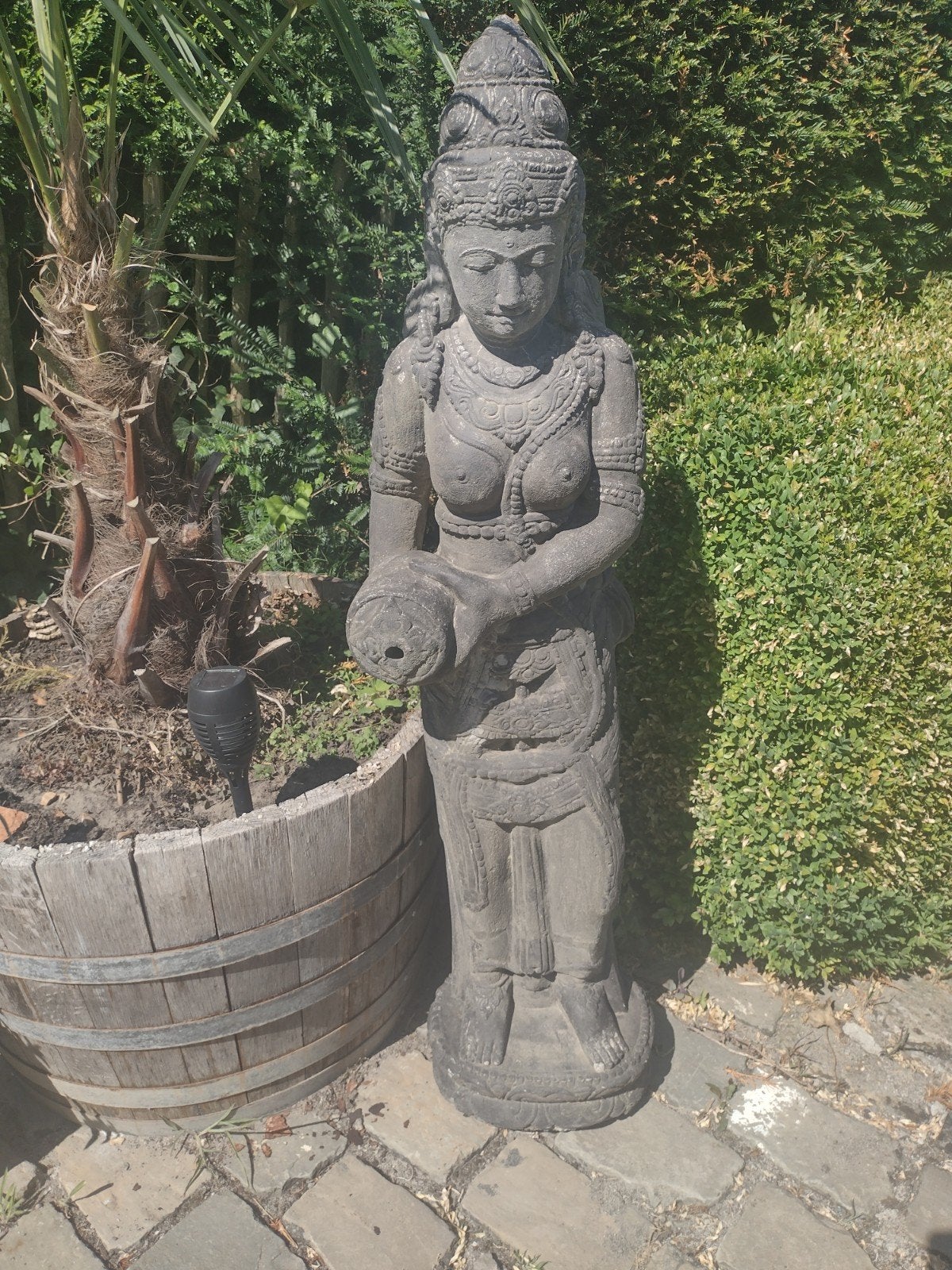 Mooi tuinbeeld. Boedha, Tuin en Terras, Ophalen