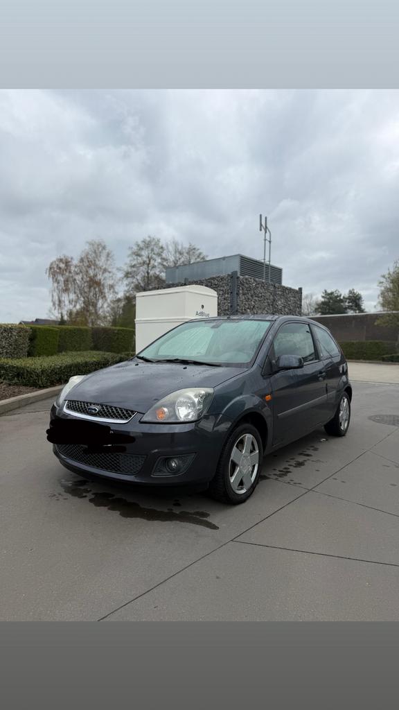 Ford Fiesta 1.3 Ghia benzine met 131.000km!!, Autos, Achat, Vitres électriques, Particulier, Essence