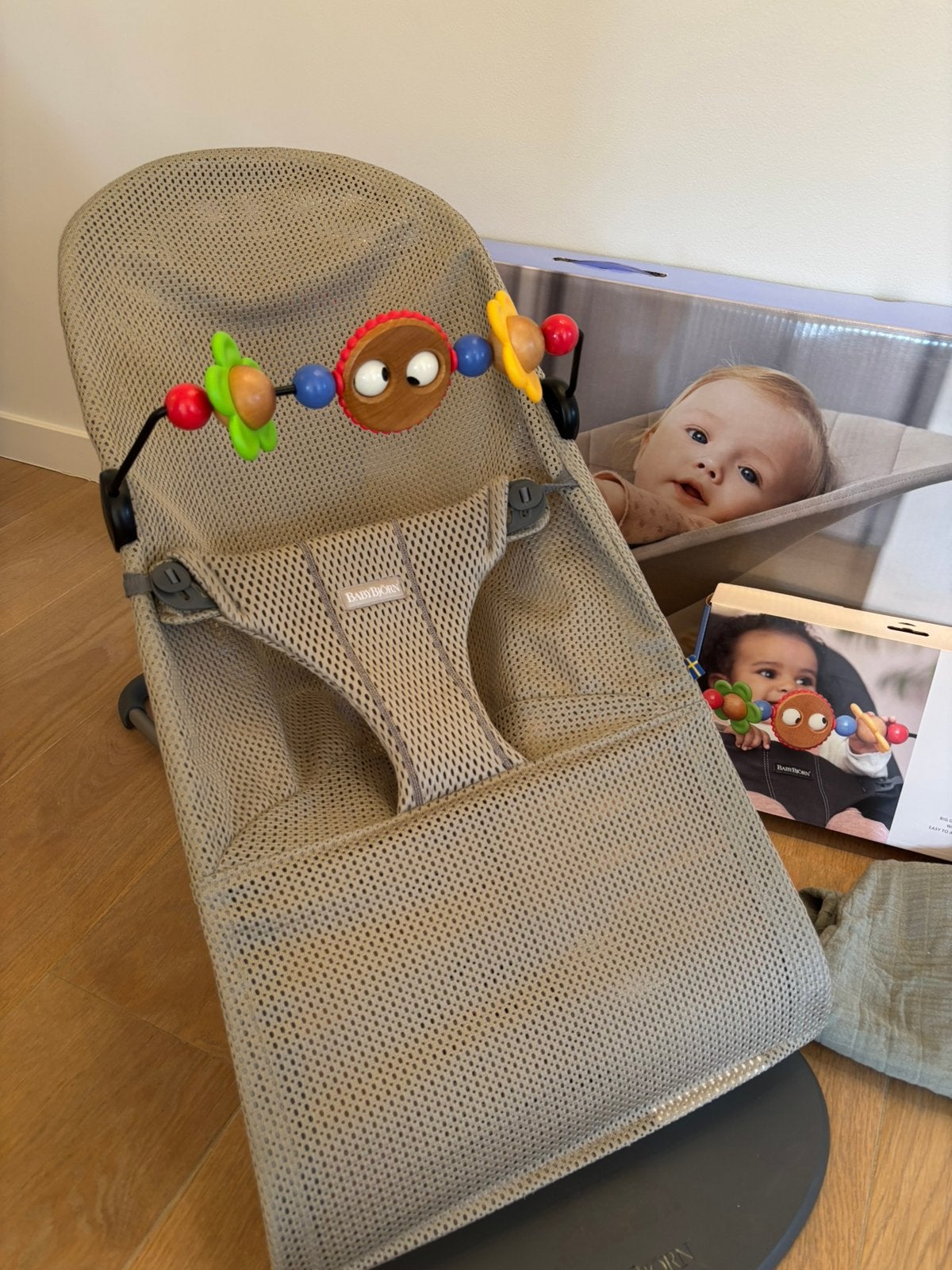 Baby Bjorn wipstoel Bliss + toy + hoes, Kinderen en Baby's, Wipstoeltjes, Ophalen, Zo goed als nieuw, Wipstoel, Verstelbaar