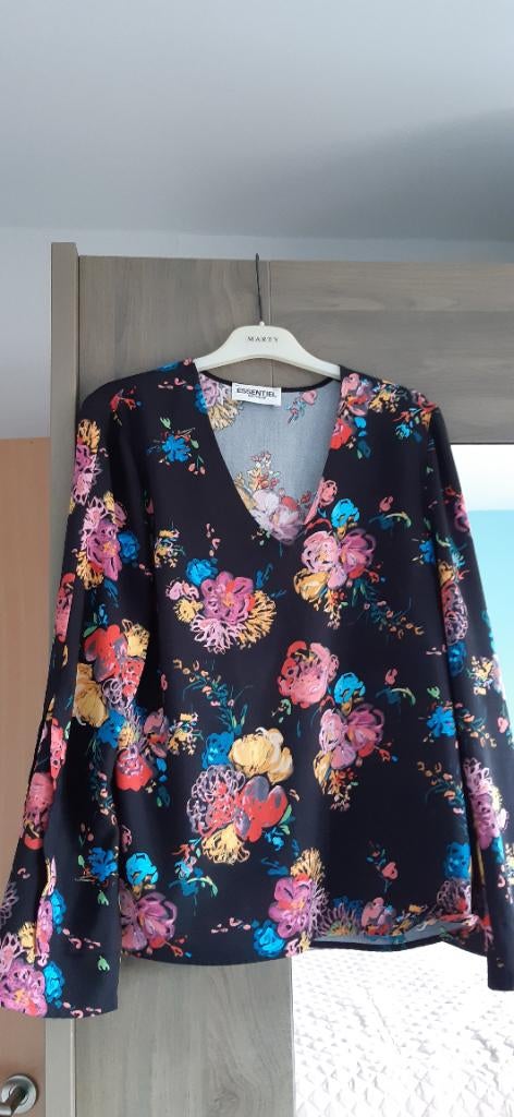 Blouse Essentiel maat 38 €10, Ophalen, Zo goed als nieuw, Maat 38/40 (M)