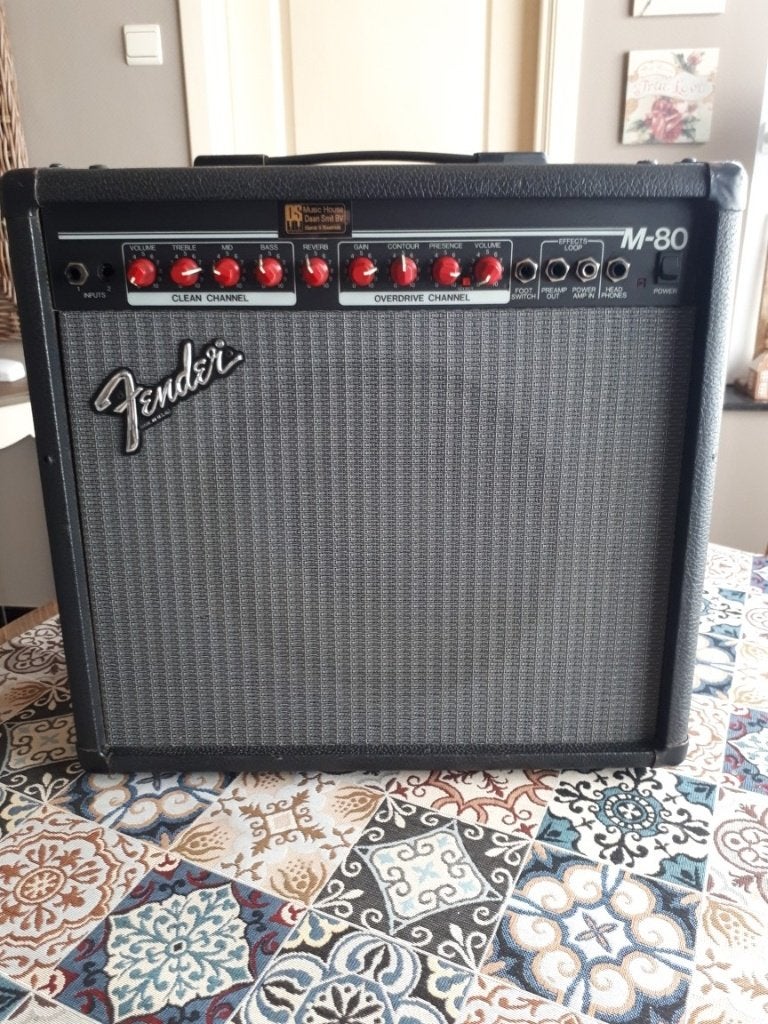 Vintage Jaren 90 Fender M-80 Gitaarversterker (100W upgrade), Musique & Instruments, Amplis | Basse & Guitare, Enlèvement