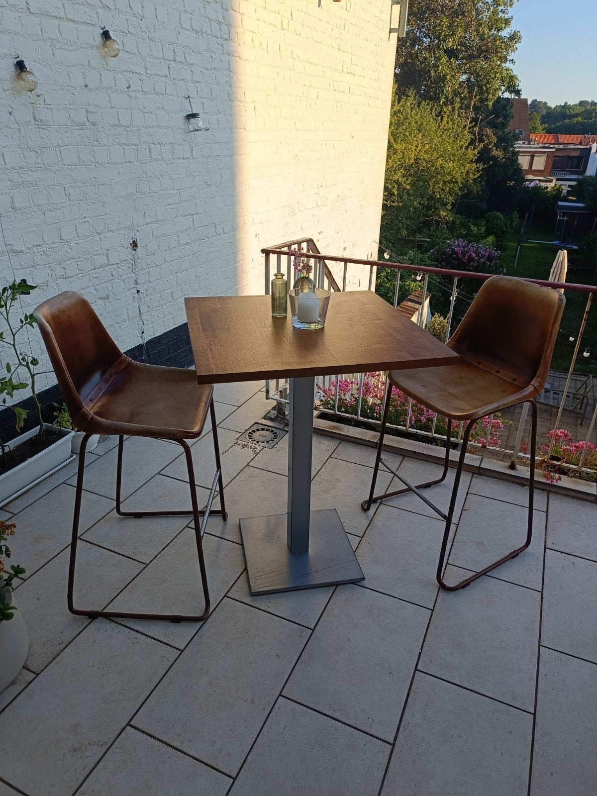 Ensemble table haute + 2 tabourets, 2 tabourets, Enlèvement, Cuir