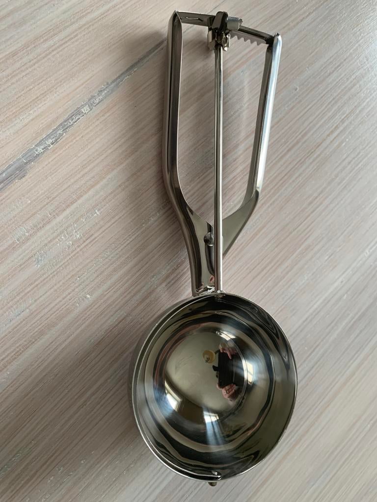 Grote ijsschep diameter 8cm, Ophalen, Zo goed als nieuw