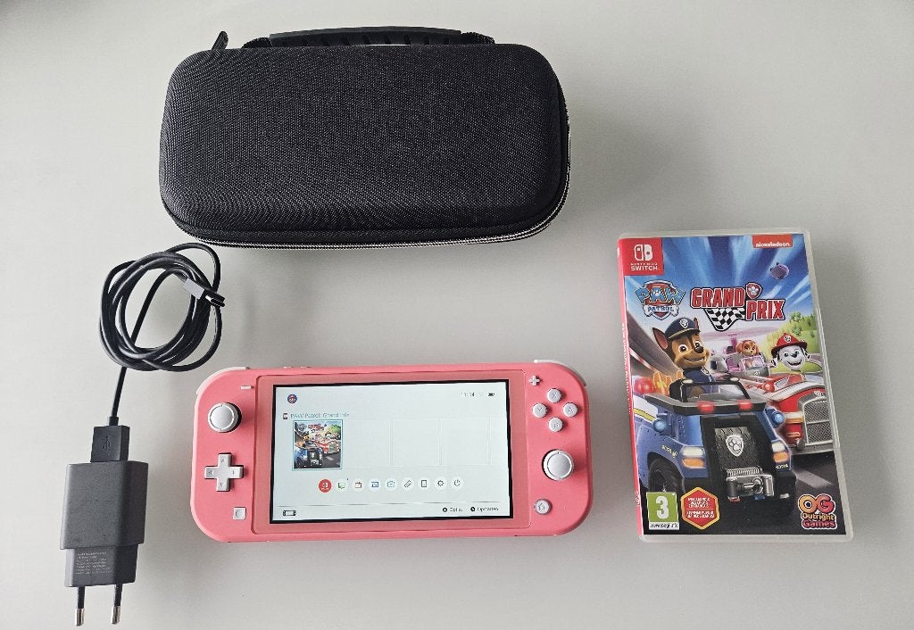 2 Switch Lite consoles met spelletje (s) en opbergtas, Enlèvement ou Envoi