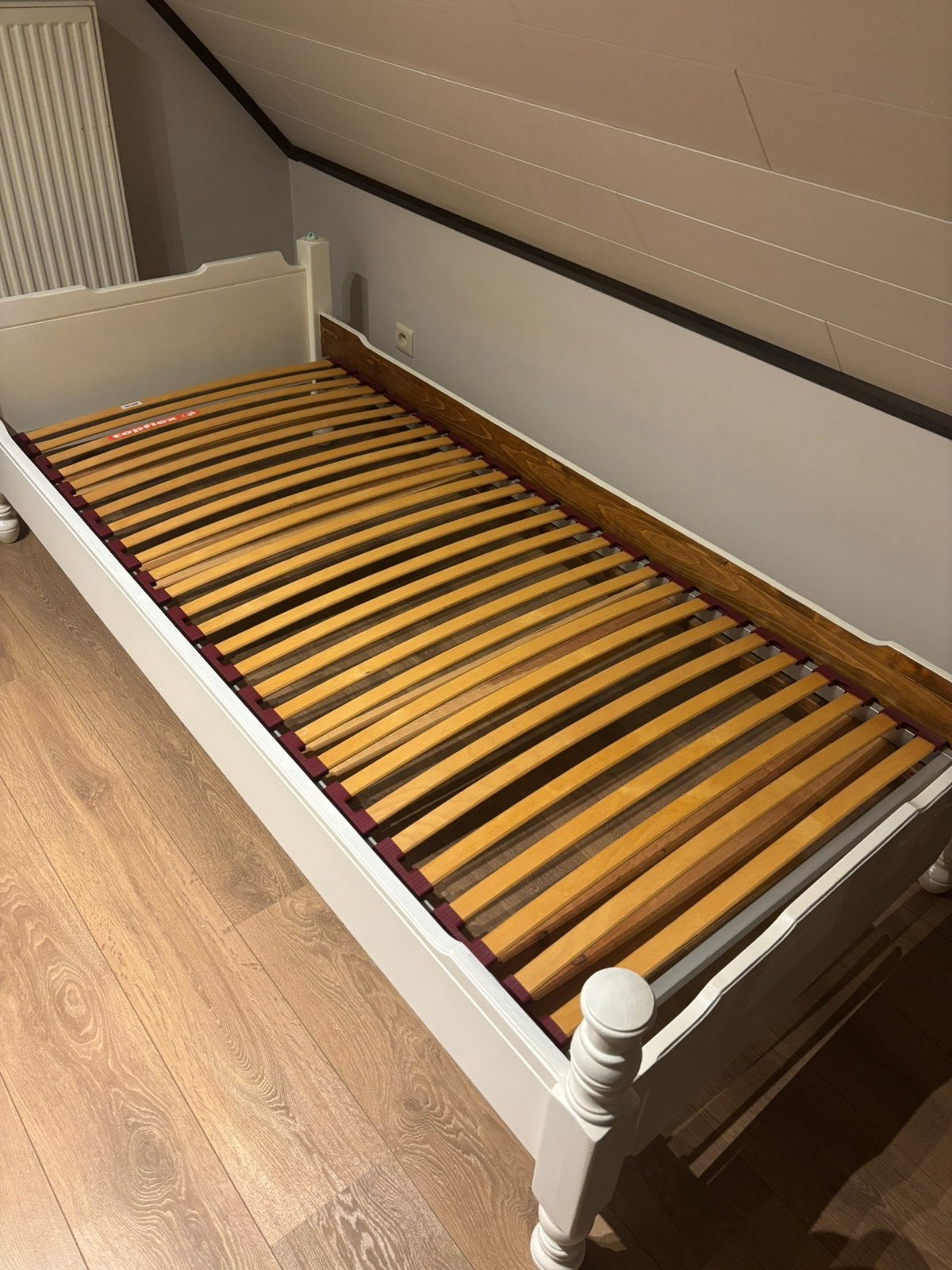 1 persoonsbed met matras, Ophalen, Zo goed als nieuw, Wit