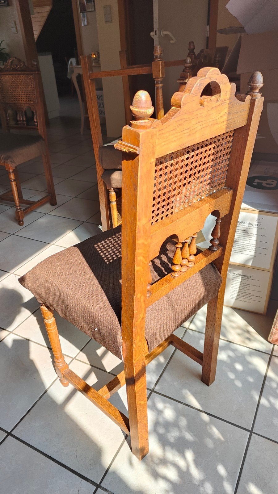 GRATIS vier antieke stoelen, Ophalen