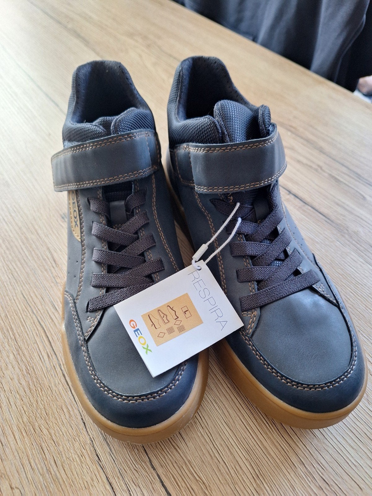Chaussures Geox 37, Enfants & Bébés, Neuf, Garçon ou Fille, Enlèvement, Chaussures