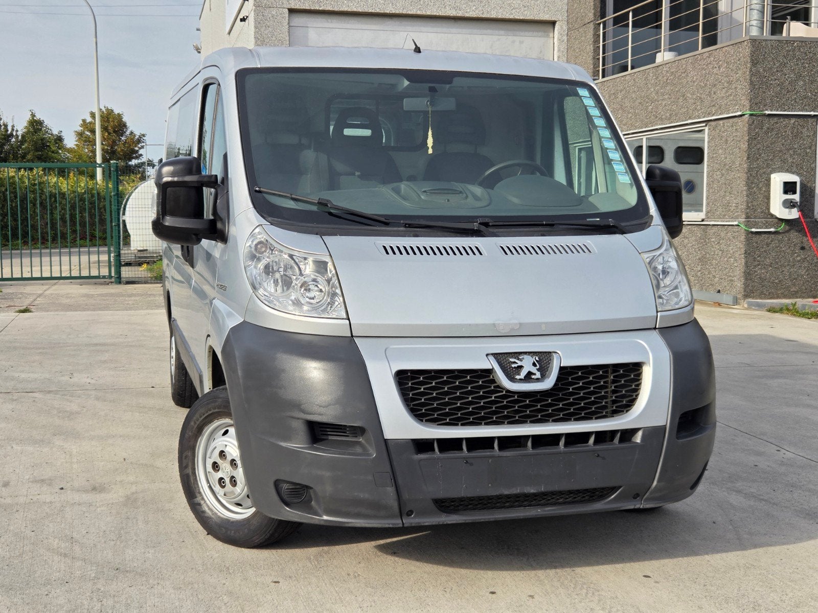 PEUGEOT BOXER 2.2 HDi 99.000 KM État exceptionnel, Autos, 2198 cm³, Argent ou Gris, Achat, Volant multifonction