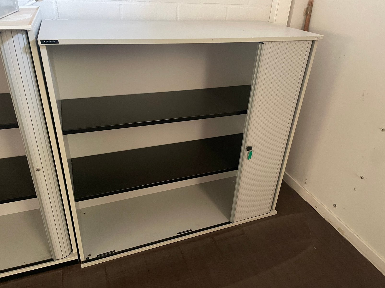 Armoire à portes roulantes (2 pièces !), Avec serrure, Comme neuf, 100 à 150 cm, Enlèvement