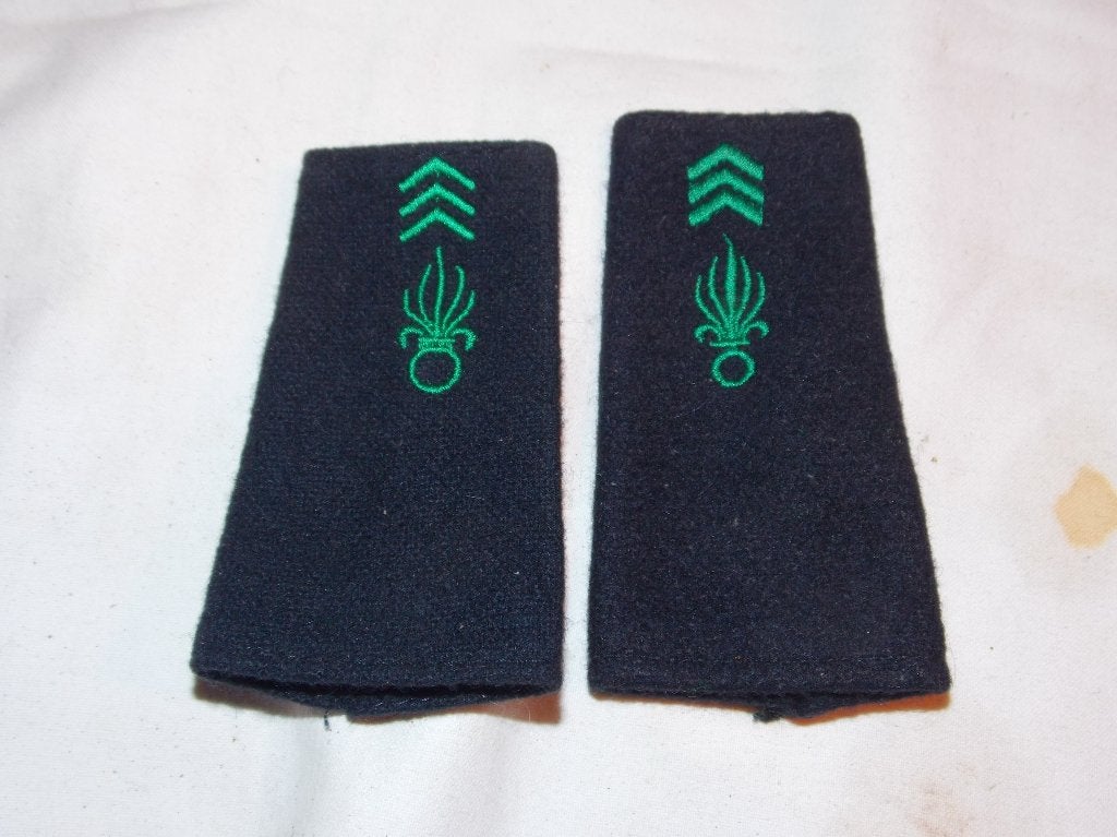 Franse Legion etrangere schouderstukken (A), Verzamelen, Ophalen of Verzenden, Landmacht, Embleem of Badge