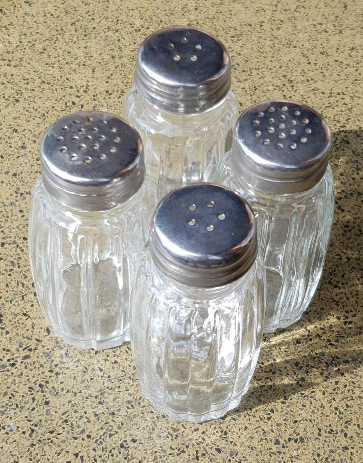 Set van 4 glazen peper- en zoutvaatjes met metalen dop, Huis en Inrichting, Keuken | Servies, Overige merken, Klassiek, Overige typen