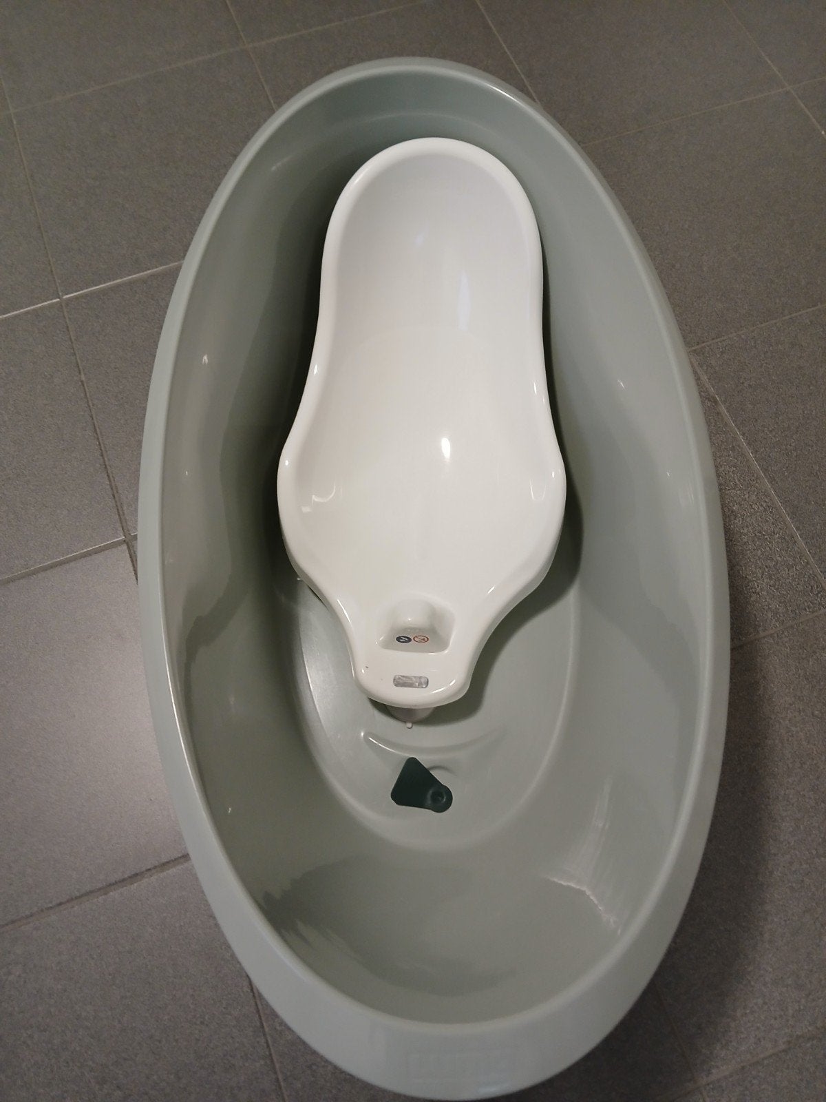 Baby peuter badje licht grijs en wit ., Ophalen